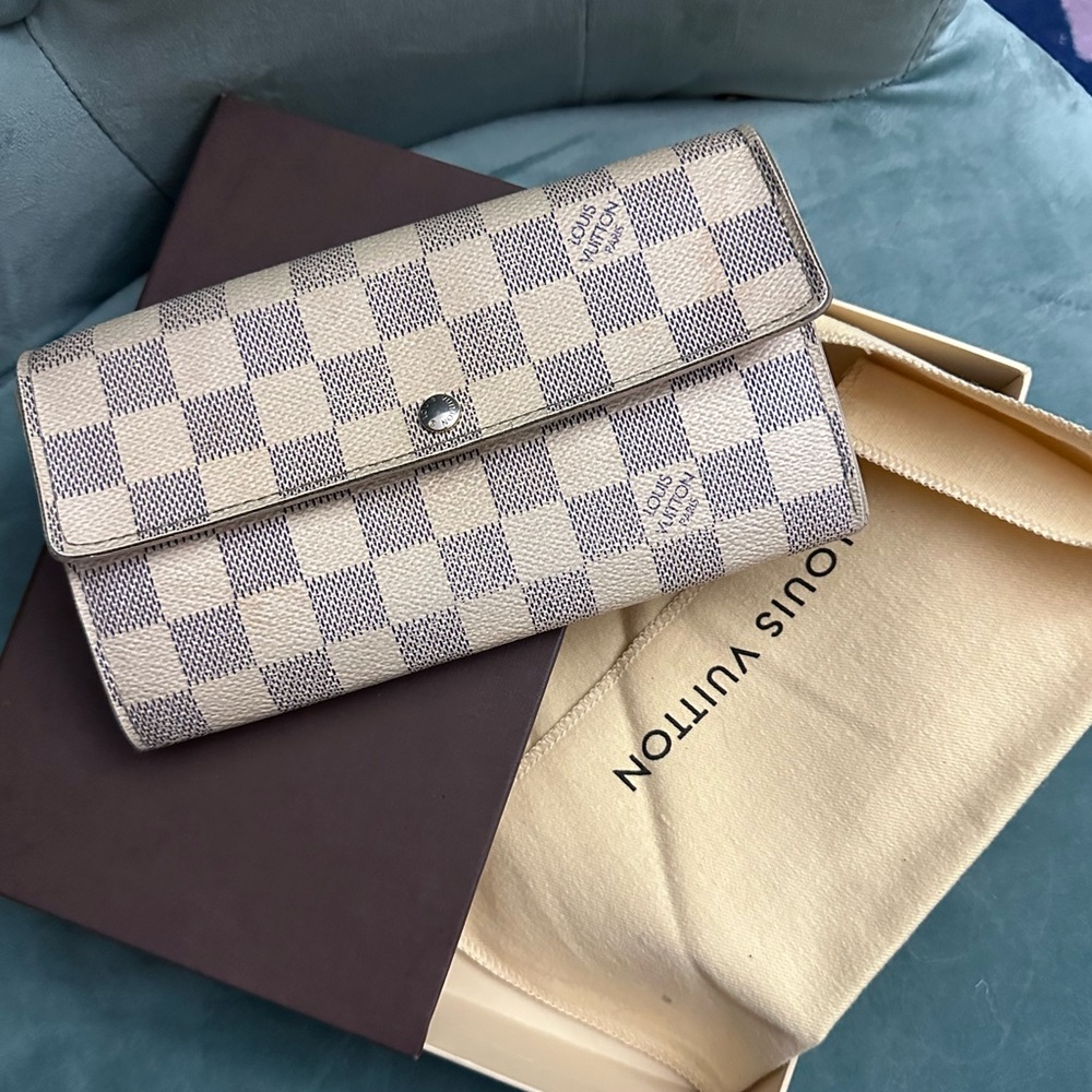 Louis Vuitton fold long wallet